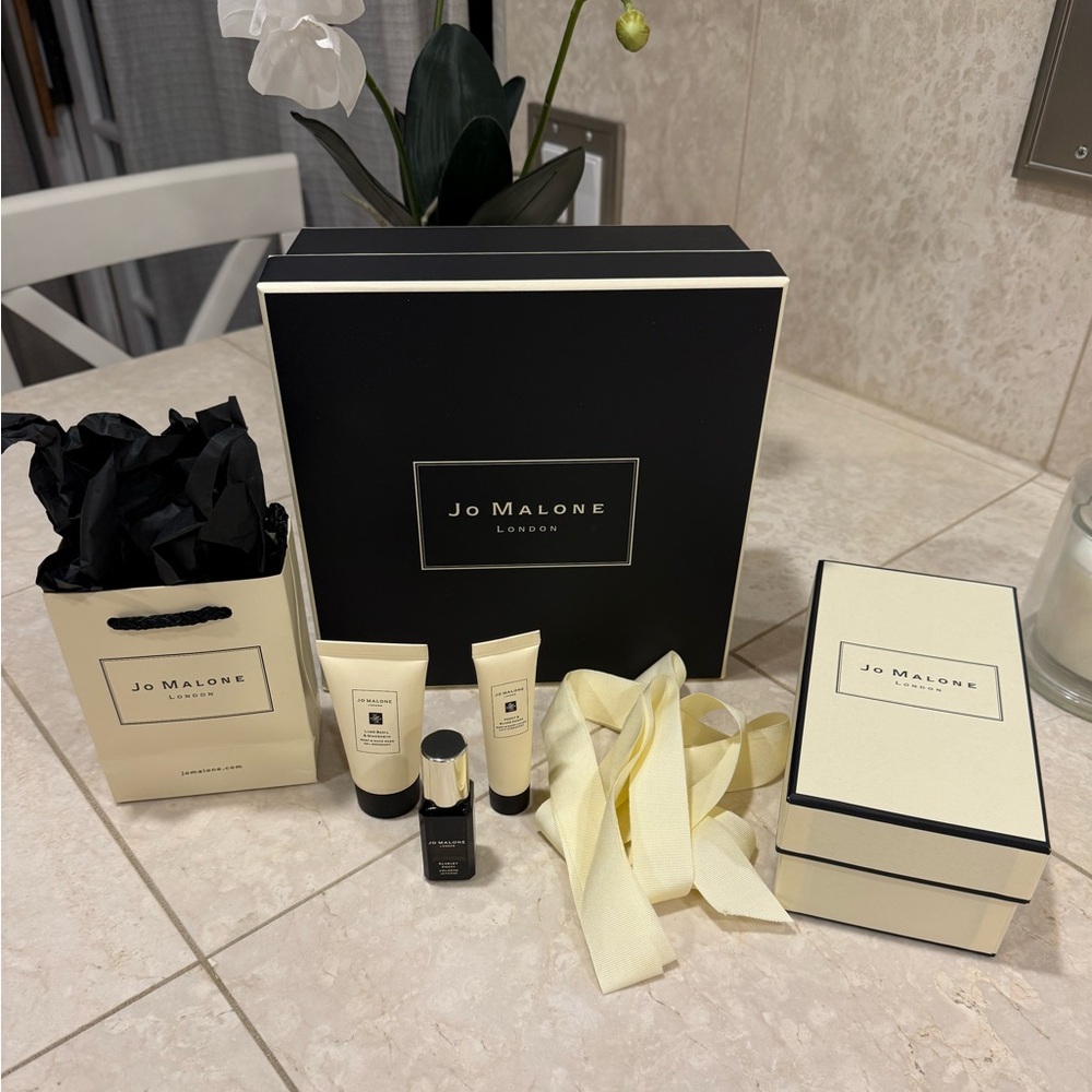 NWOT Jo Malone Black and Cream Bath & Body Set